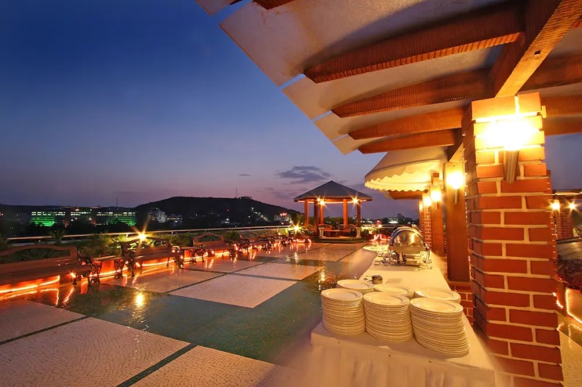 Rooftop photo 3 thumbnail
